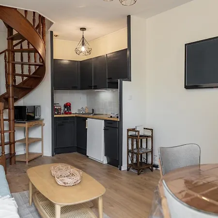 Au Coeur Des Remparts De Guerande: Pour 4 *