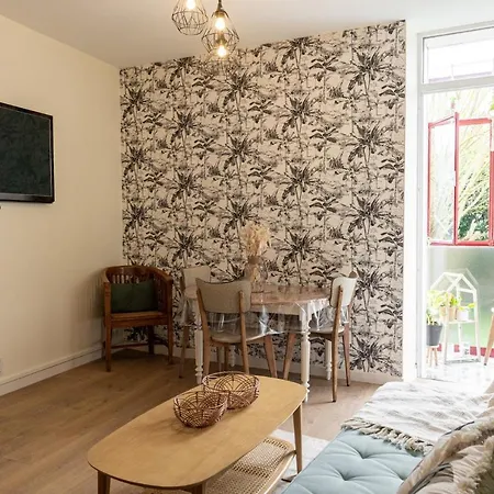 Au Coeur Des Remparts De Guerande: Pour 4 Guérande