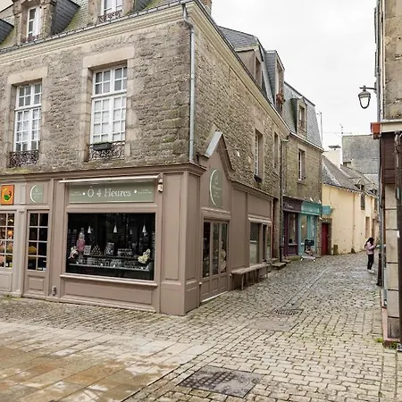 Au Coeur Des Remparts De Guerande: Pour 4 * Guérande