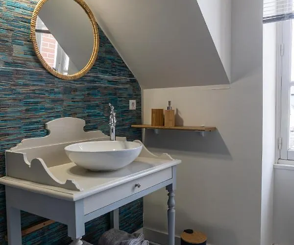 Au Coeur Des Remparts De Guerande: Pour 4 Guérande