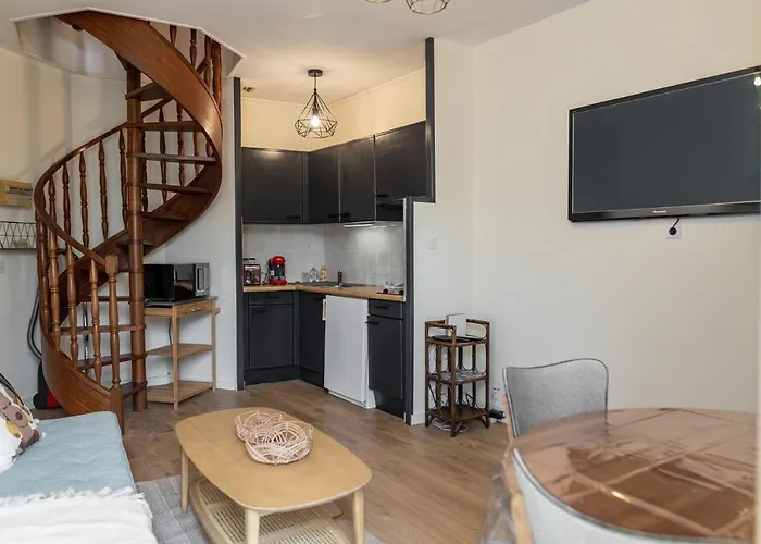 Au Coeur Des Remparts De Guerande: Pour 4 *