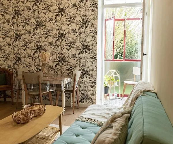 Au Coeur Des Remparts De Guerande: Pour 4 * Guérande