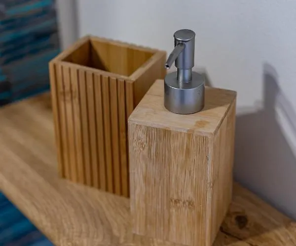 Au Coeur Des Remparts De Guerande: Pour 4 * Guérande