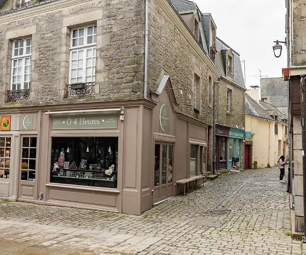 Au Coeur Des Remparts De Guerande: Pour 4 * Guérande