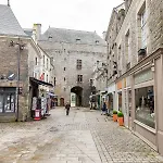 Au Coeur Des Remparts De Guerande: Pour 4 * Guérande