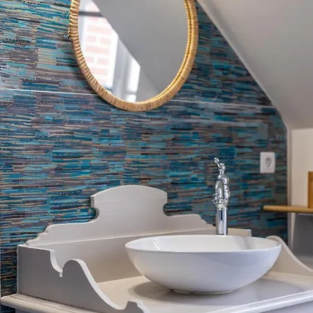 Au Coeur Des Remparts De Guerande: Pour 4 *