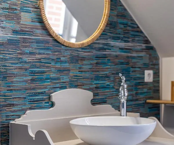 Au Coeur Des Remparts De Guerande: Pour 4 *